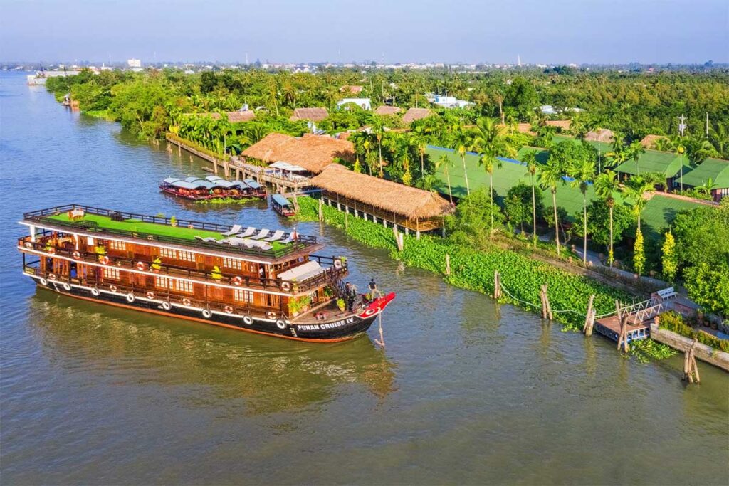 Mekong Delta Boat Tour: The Ultimate Guide to Vietnam’s River Life Adventure