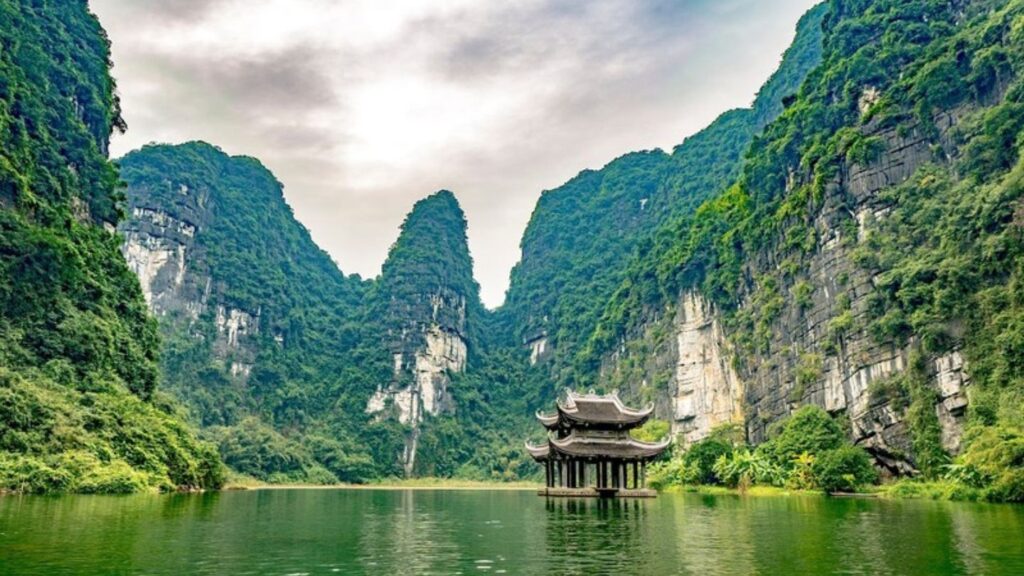 Ninh Binh Day Trip: The Complete Guide to Exploring Vietnam’s Hidden Gem in One Day