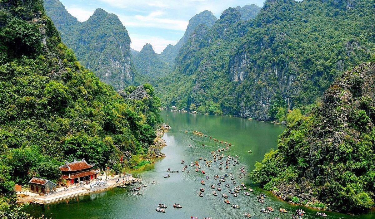 Ninh Binh Day Trip: The Complete Guide to Exploring Vietnam’s Hidden Gem in One Day