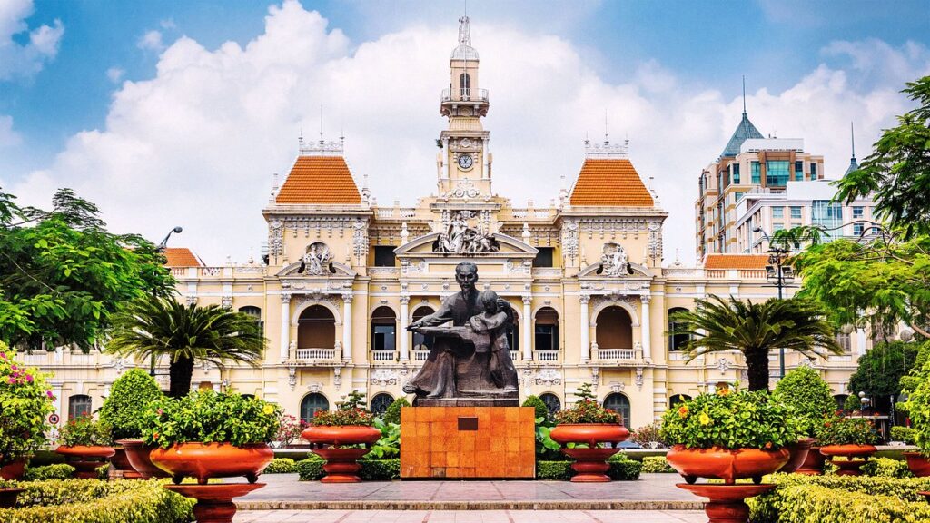 Saigon Travel: Ultimate Guide to Attractions, Food, Itineraries & Tips