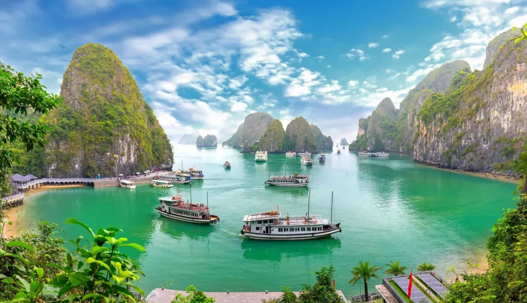 Top 12 Must-Visit Destinations in Viet Nam Travel