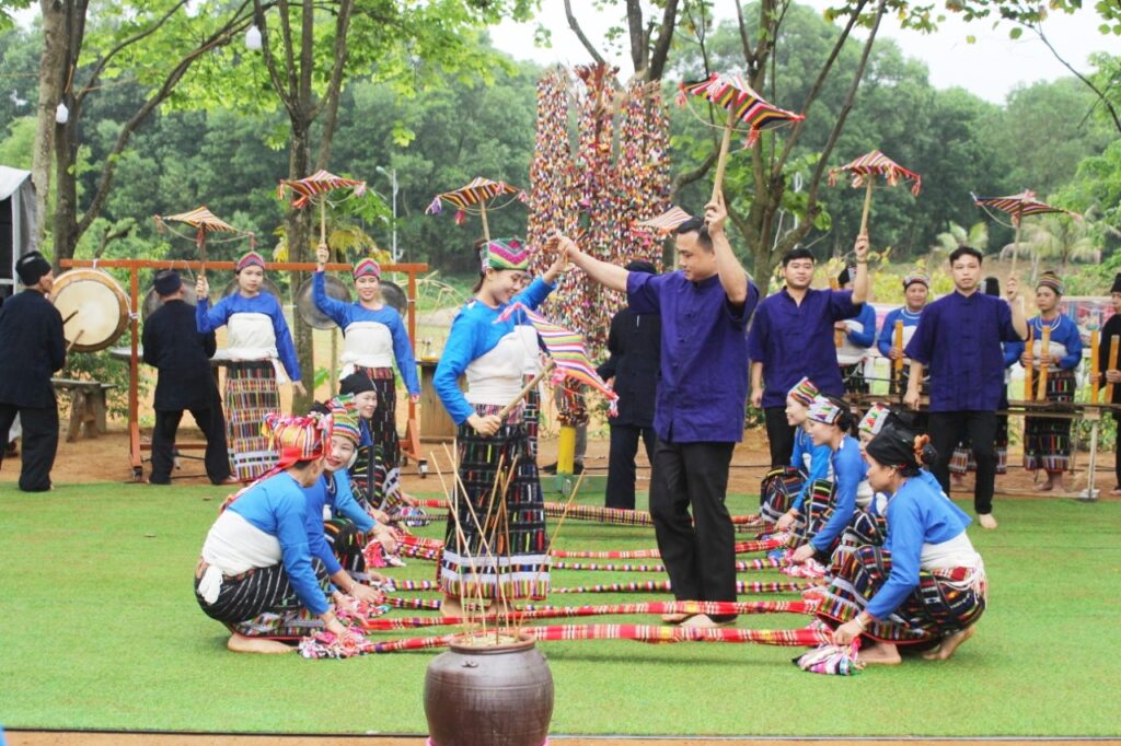 Vietnam Cultural Experiences: Exploring the Rich Heritage of Ethnic Groups in the Digital Era