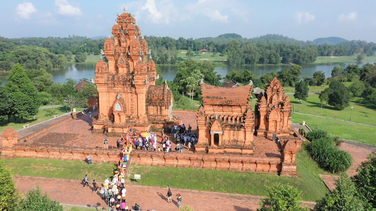 Vietnam Cultural Experiences: Exploring the Rich Heritage of Ethnic Groups in the Digital Era