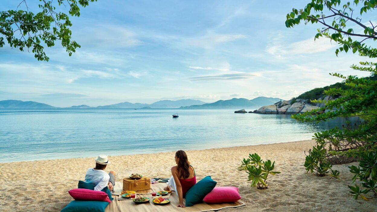 Vietnam Honeymoon: Ultimate Guide to the Top 5 Romantic Destinations, Planning & Tips