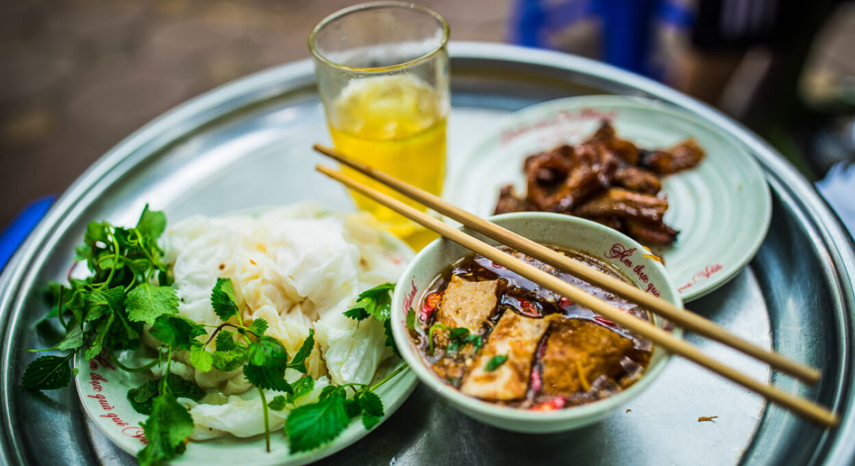 Vietnam Street Food 2025: Ultimate Guide to Flavors, Regions & Itinerary