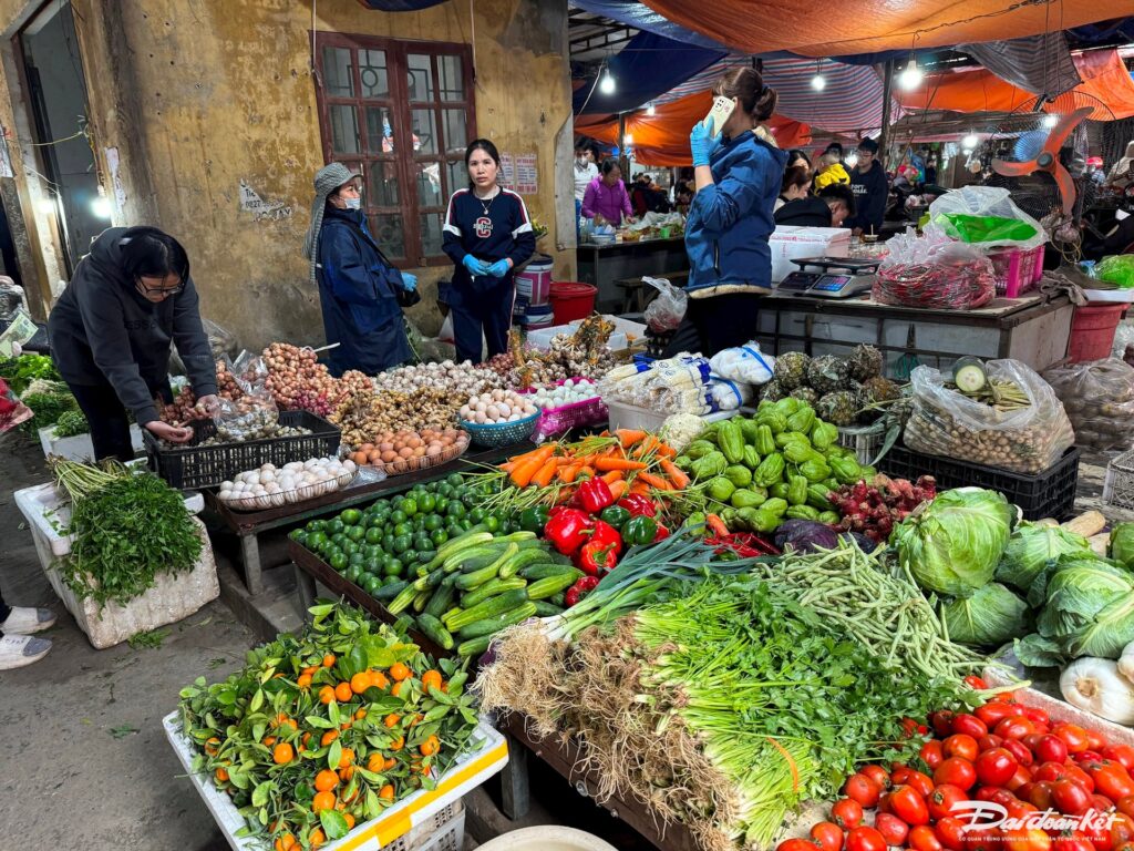 Local market tour Vietnam: A cultural journey into the heart of Vietnamese life